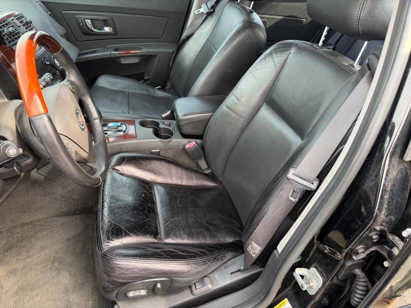 Cadillac CTS Vehicle Full-screen Gallery Image 03