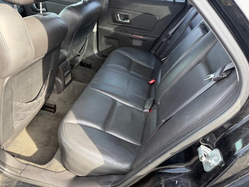 Cadillac CTS Vehicle Full-screen Gallery Image 04