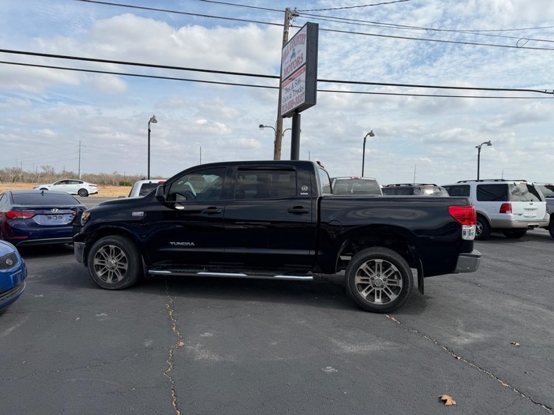 Toyota Tundra 2WD Truck Vehicle Full-screen Gallery Image 02