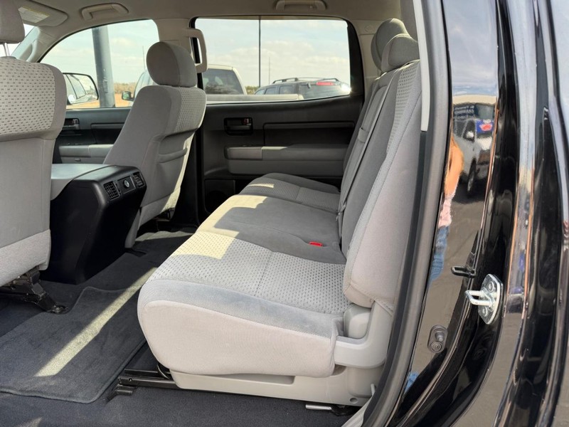 Toyota Tundra 2WD Truck Vehicle Full-screen Gallery Image 05