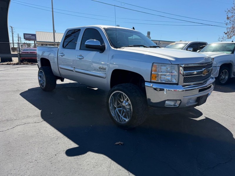 Chevrolet Silverado 1500 Vehicle Full-screen Gallery Image 02