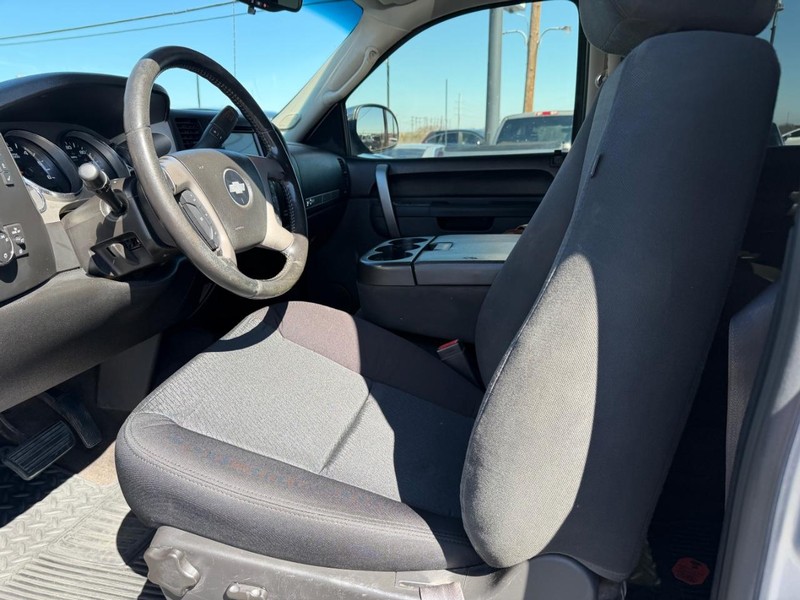 Chevrolet Silverado 1500 Vehicle Full-screen Gallery Image 05