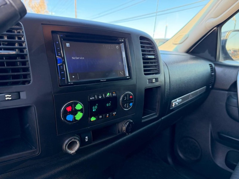 Chevrolet Silverado 1500 Vehicle Full-screen Gallery Image 06