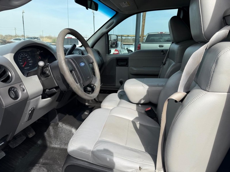 Ford F-150 Vehicle Full-screen Gallery Image 04