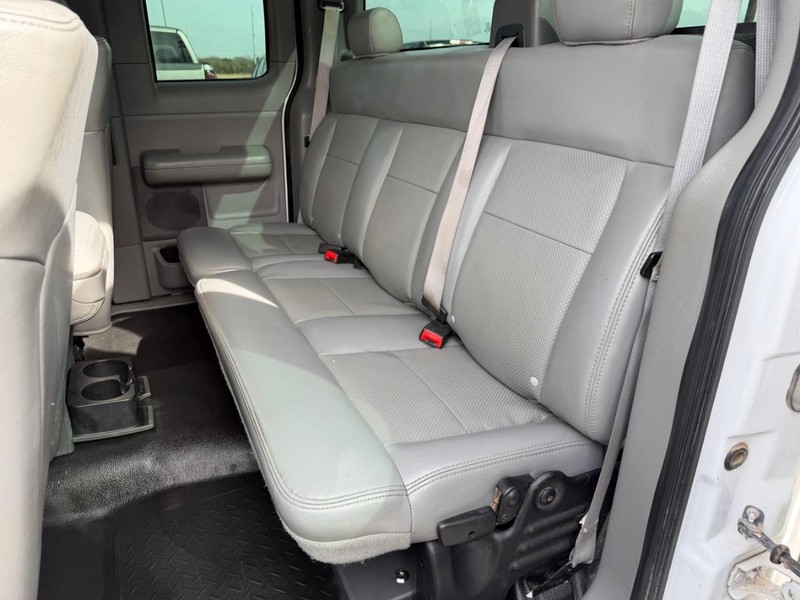 Ford F-150 Vehicle Full-screen Gallery Image 05