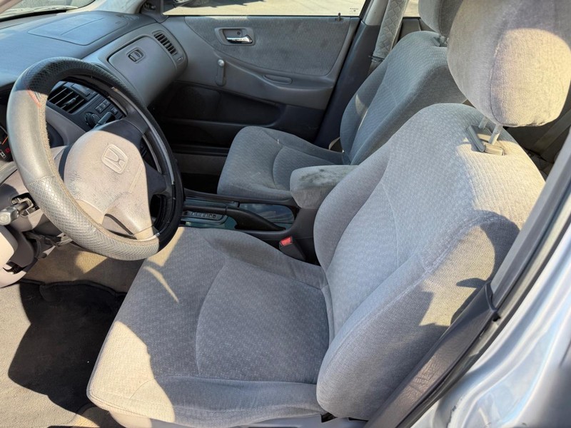 Honda Accord Sedan Vehicle Full-screen Gallery Image 04