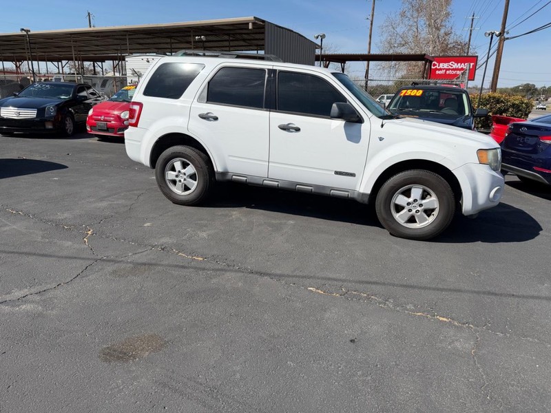 Ford Escape Vehicle Full-screen Gallery Image 02