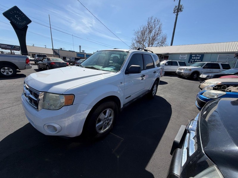Ford Escape Vehicle Full-screen Gallery Image 03