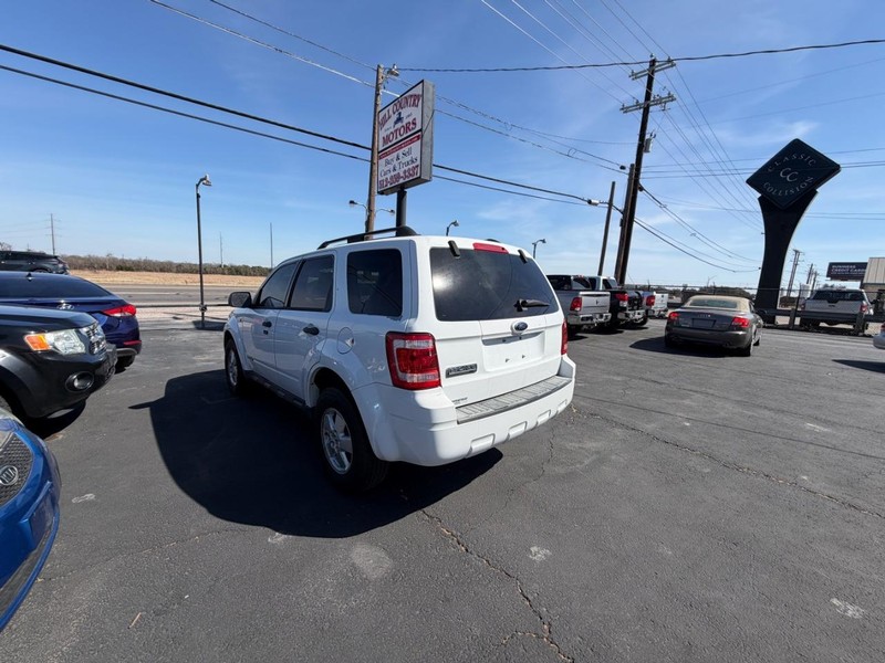 Ford Escape Vehicle Full-screen Gallery Image 04