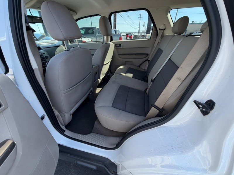 Ford Escape Vehicle Full-screen Gallery Image 06