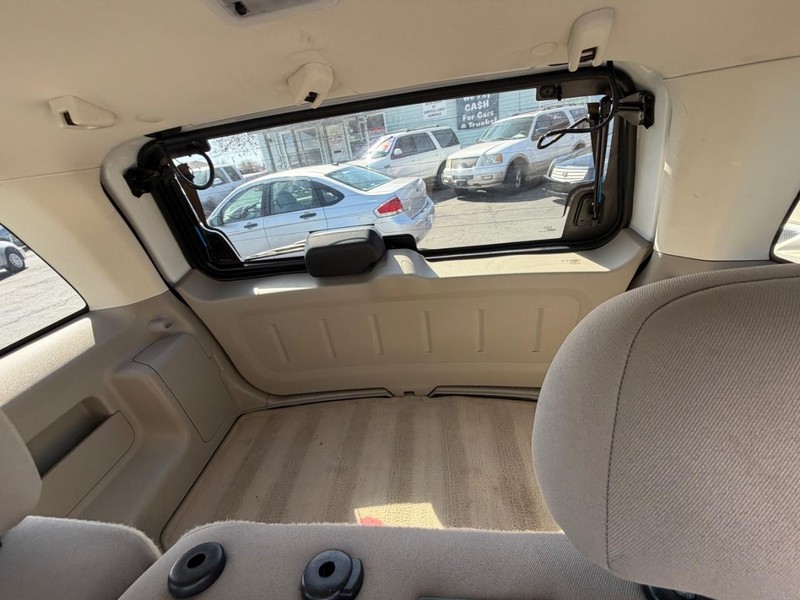 Ford Escape Vehicle Full-screen Gallery Image 07