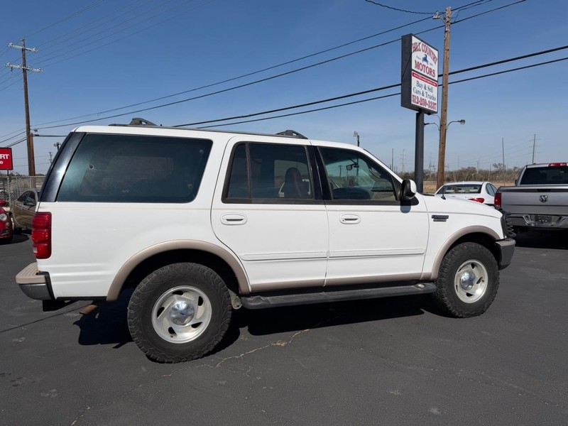 Ford Expedition Vehicle Full-screen Gallery Image 02