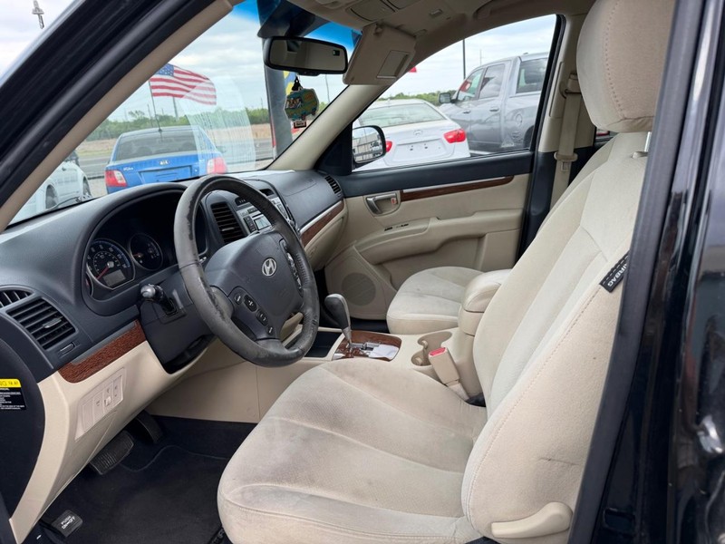 Hyundai Santa Fe Vehicle Full-screen Gallery Image 03