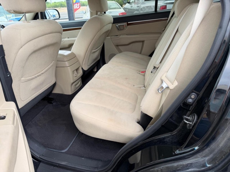 Hyundai Santa Fe Vehicle Full-screen Gallery Image 04