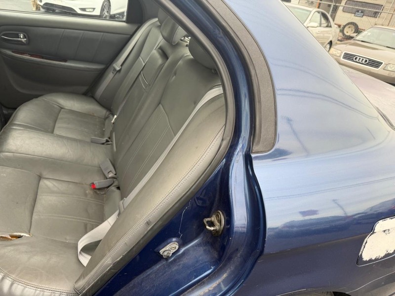 Kia Optima Vehicle Full-screen Gallery Image 04