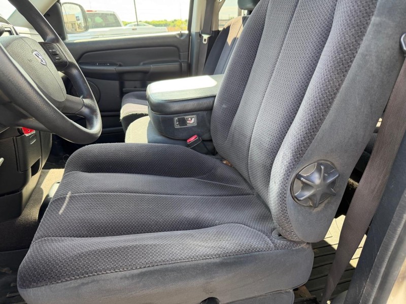 Dodge Ram 2500 Vehicle Full-screen Gallery Image 03