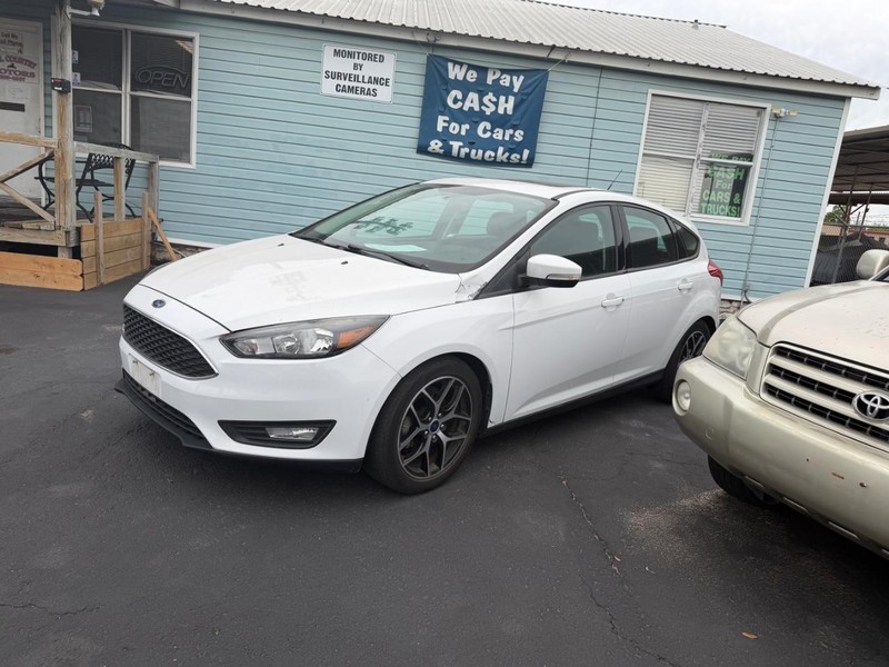 Ford Focus Vehicle Full-screen Gallery Image 02