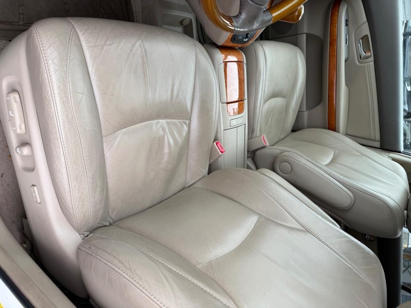 Lexus RX 350 Vehicle Full-screen Gallery Image 02