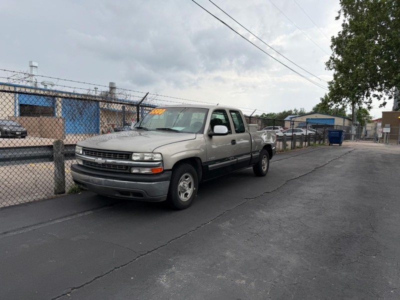 Chevrolet Silverado 1500 Vehicle Full-screen Gallery Image 01