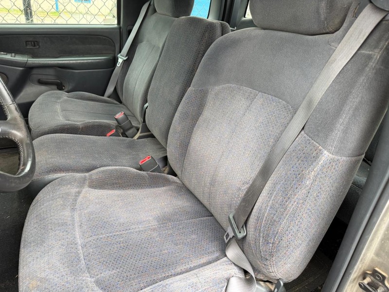 Chevrolet Silverado 1500 Vehicle Full-screen Gallery Image 02