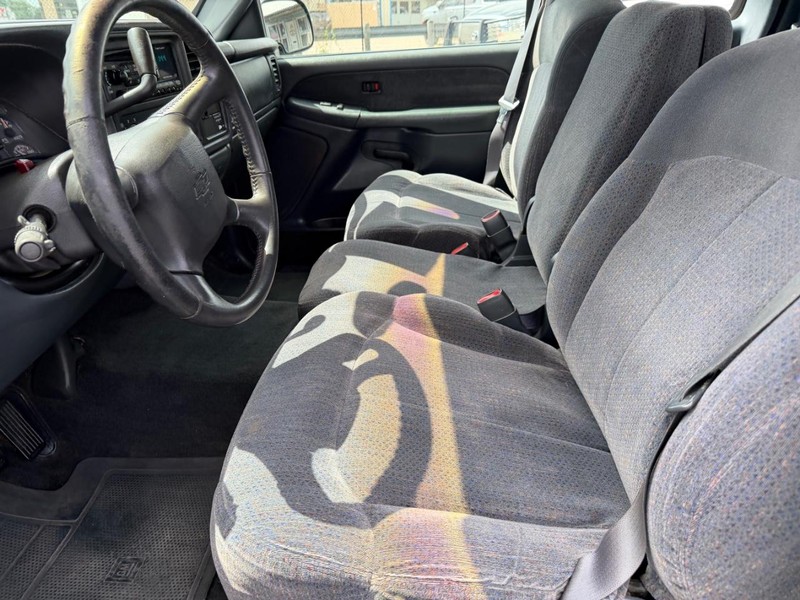 Chevrolet Silverado 1500 Vehicle Full-screen Gallery Image 03
