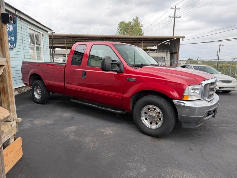 Ford Super Duty F-250 Vehicle Full-screen Gallery Image 02