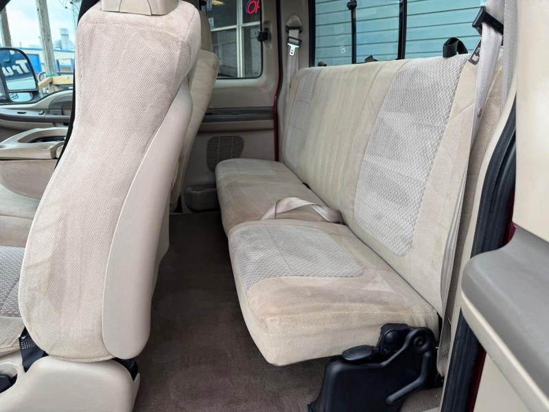 Ford Super Duty F-250 Vehicle Full-screen Gallery Image 04