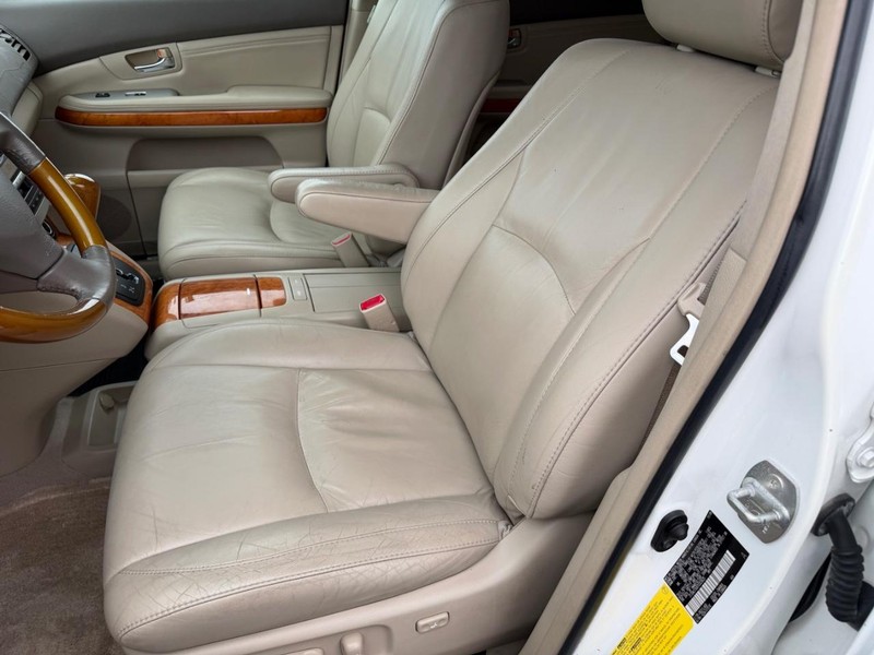 Lexus RX 350 Vehicle Full-screen Gallery Image 03