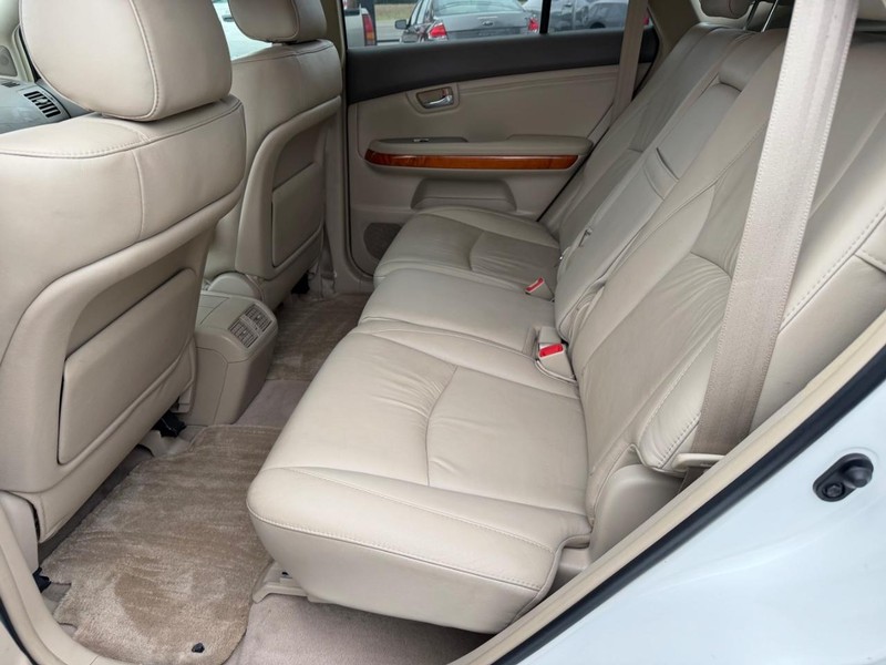 Lexus RX 350 Vehicle Full-screen Gallery Image 04