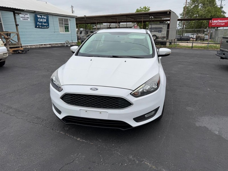Ford Focus Vehicle Full-screen Gallery Image 03