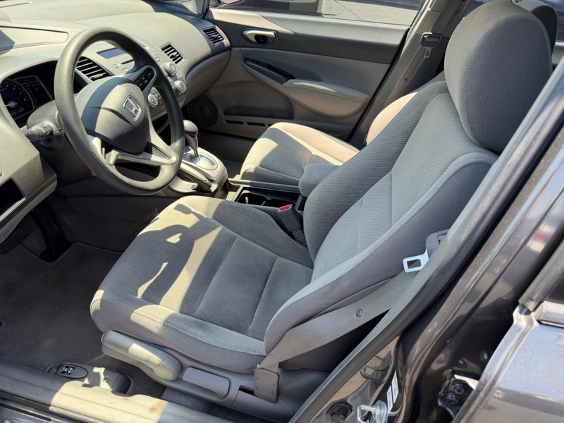 Honda Civic Sedan Vehicle Full-screen Gallery Image 03