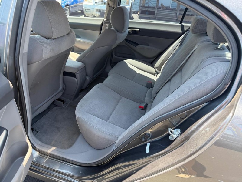 Honda Civic Sedan Vehicle Full-screen Gallery Image 04