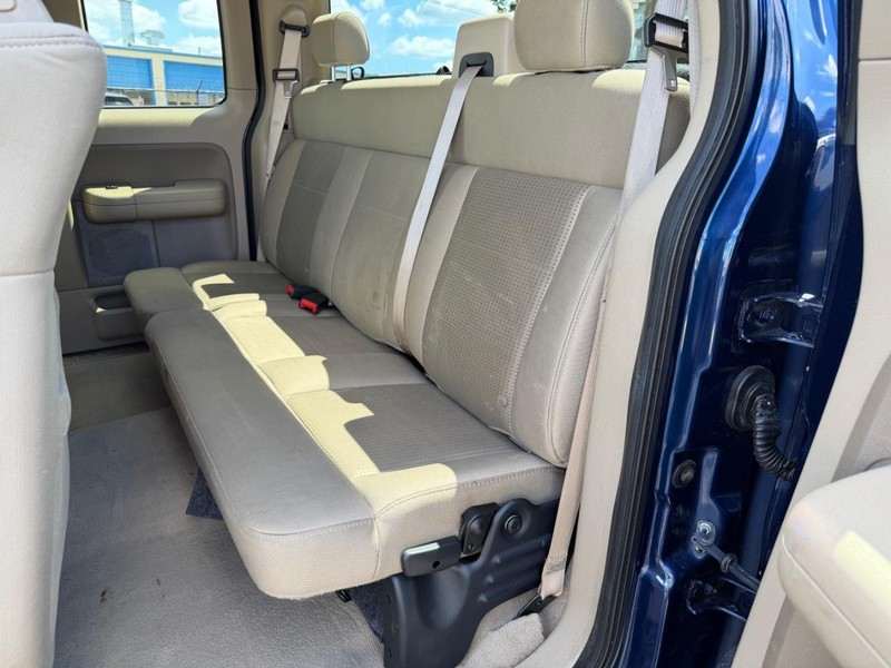 Ford F-150 Vehicle Full-screen Gallery Image 04