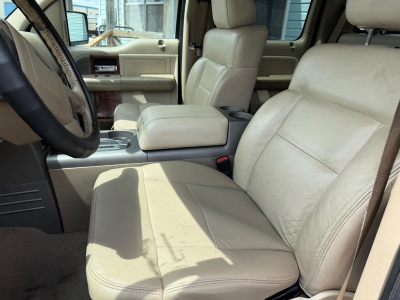 Ford F-150 Vehicle Full-screen Gallery Image 03