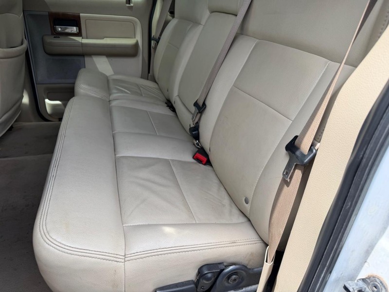 Ford F-150 Vehicle Full-screen Gallery Image 04
