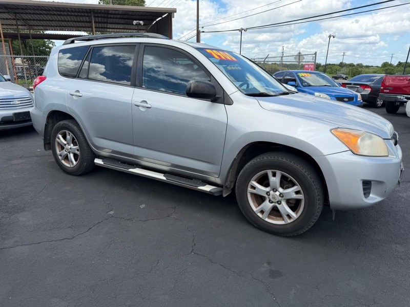 Toyota RAV4 Vehicle Full-screen Gallery Image 02