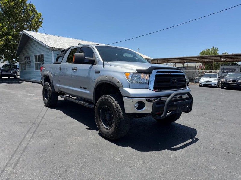 Toyota Tundra 2WD Truck Vehicle Full-screen Gallery Image 02