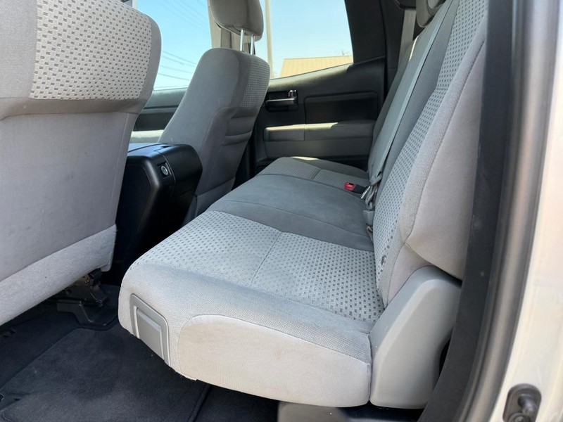 Toyota Tundra 2WD Truck Vehicle Full-screen Gallery Image 04