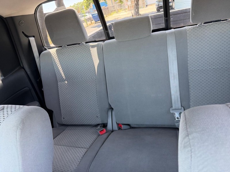 Toyota Tundra 2WD Truck Vehicle Full-screen Gallery Image 06