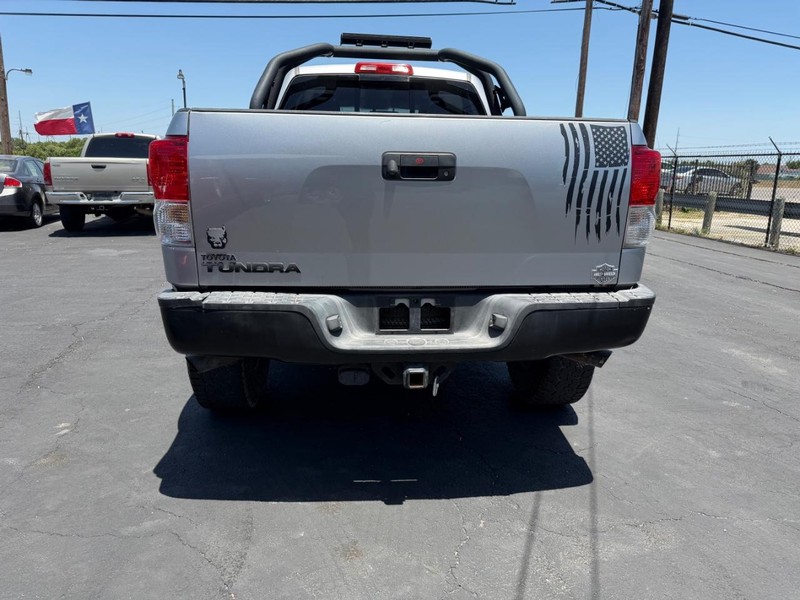Toyota Tundra 2WD Truck Vehicle Full-screen Gallery Image 07