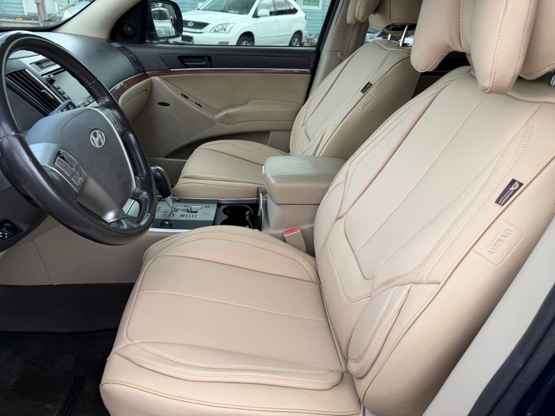 Hyundai Veracruz Vehicle Full-screen Gallery Image 03