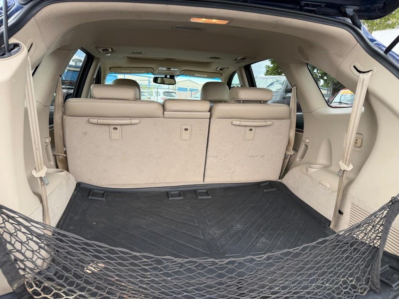 Hyundai Veracruz Vehicle Full-screen Gallery Image 04