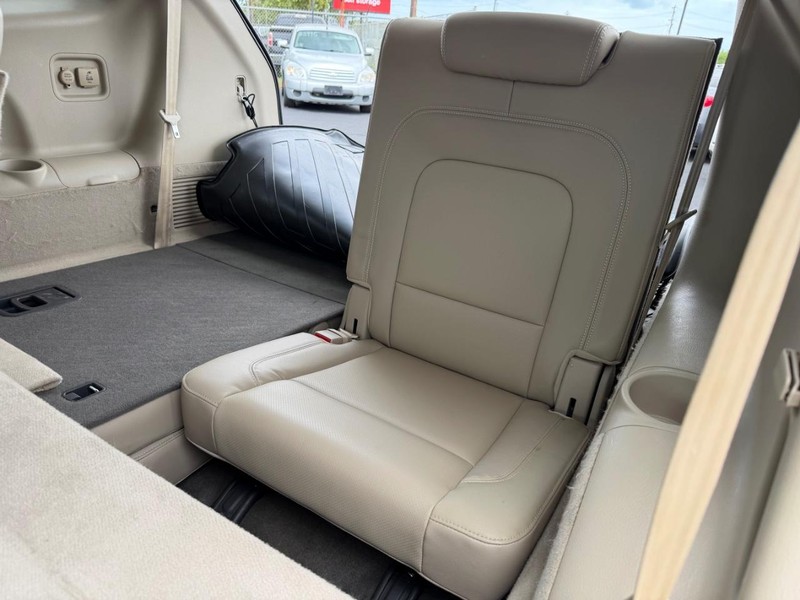 Hyundai Veracruz Vehicle Full-screen Gallery Image 05