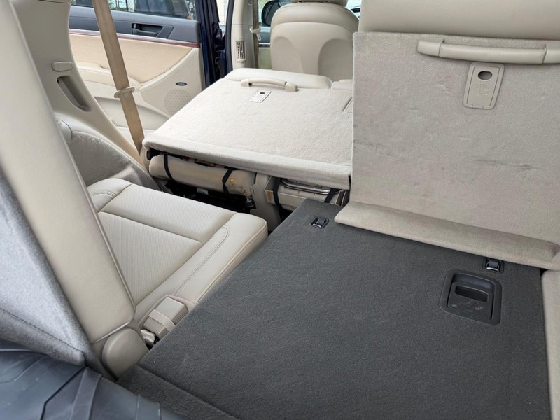 Hyundai Veracruz Vehicle Full-screen Gallery Image 07
