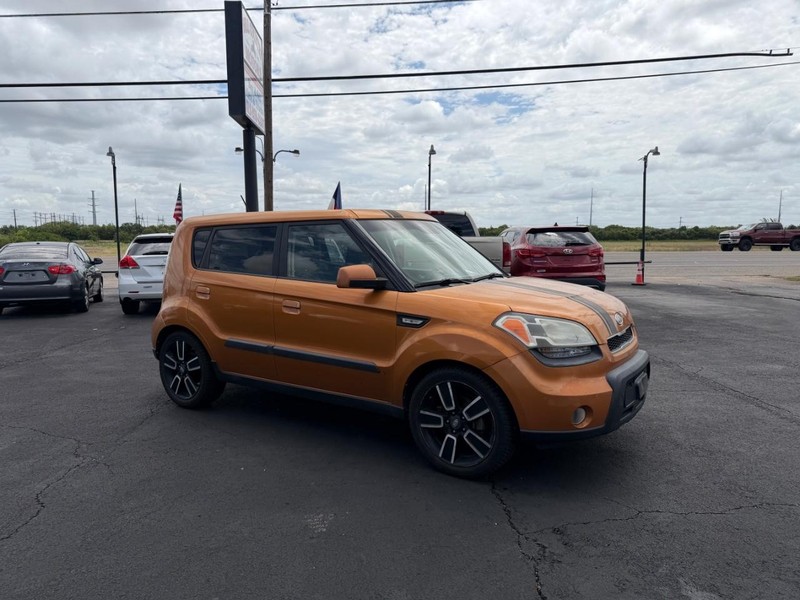 Kia Soul Vehicle Full-screen Gallery Image 02