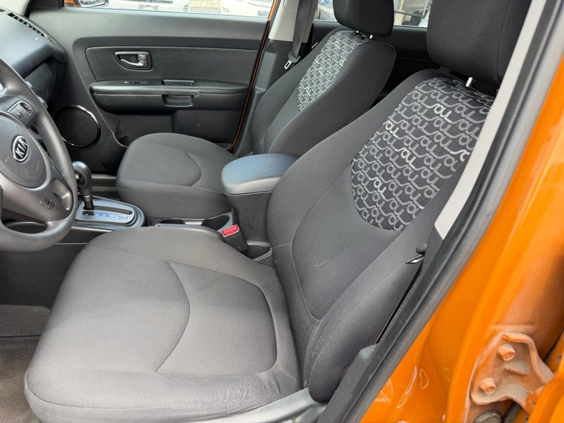 Kia Soul Vehicle Full-screen Gallery Image 03