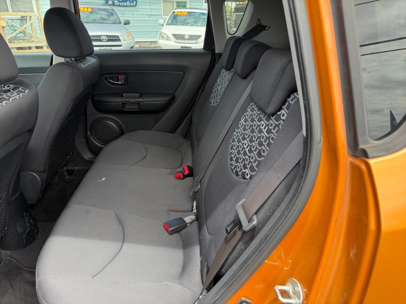 Kia Soul Vehicle Full-screen Gallery Image 04