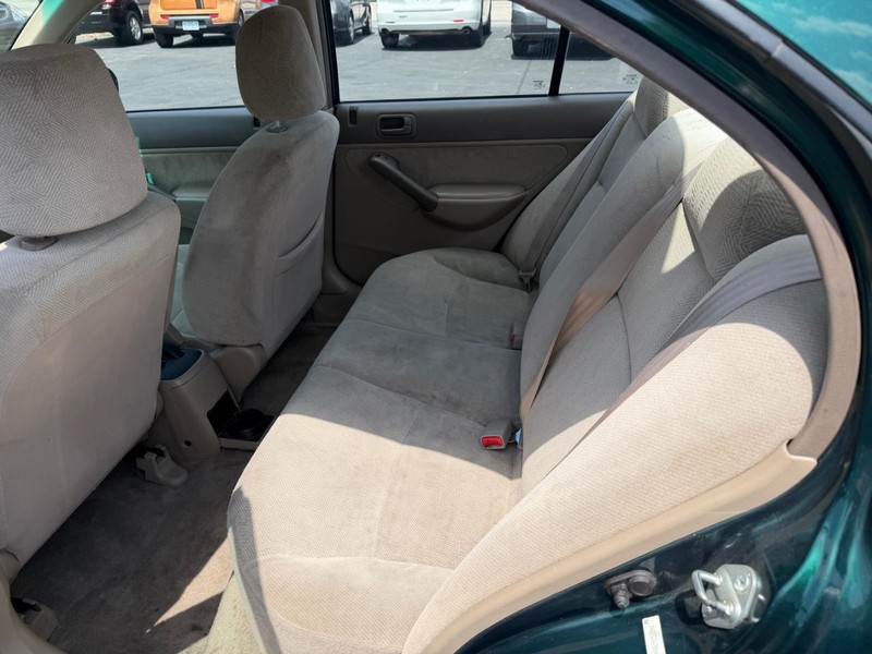 Honda Civic Vehicle Full-screen Gallery Image 04