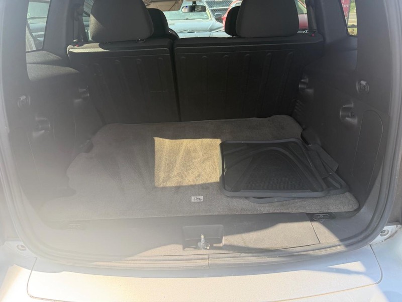 Chevrolet HHR Vehicle Full-screen Gallery Image 05