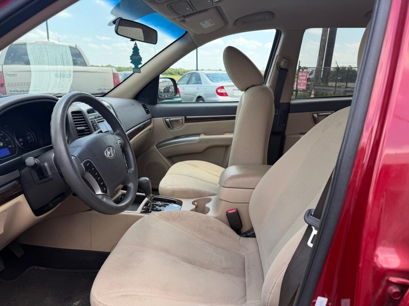 Hyundai Santa Fe Vehicle Full-screen Gallery Image 03